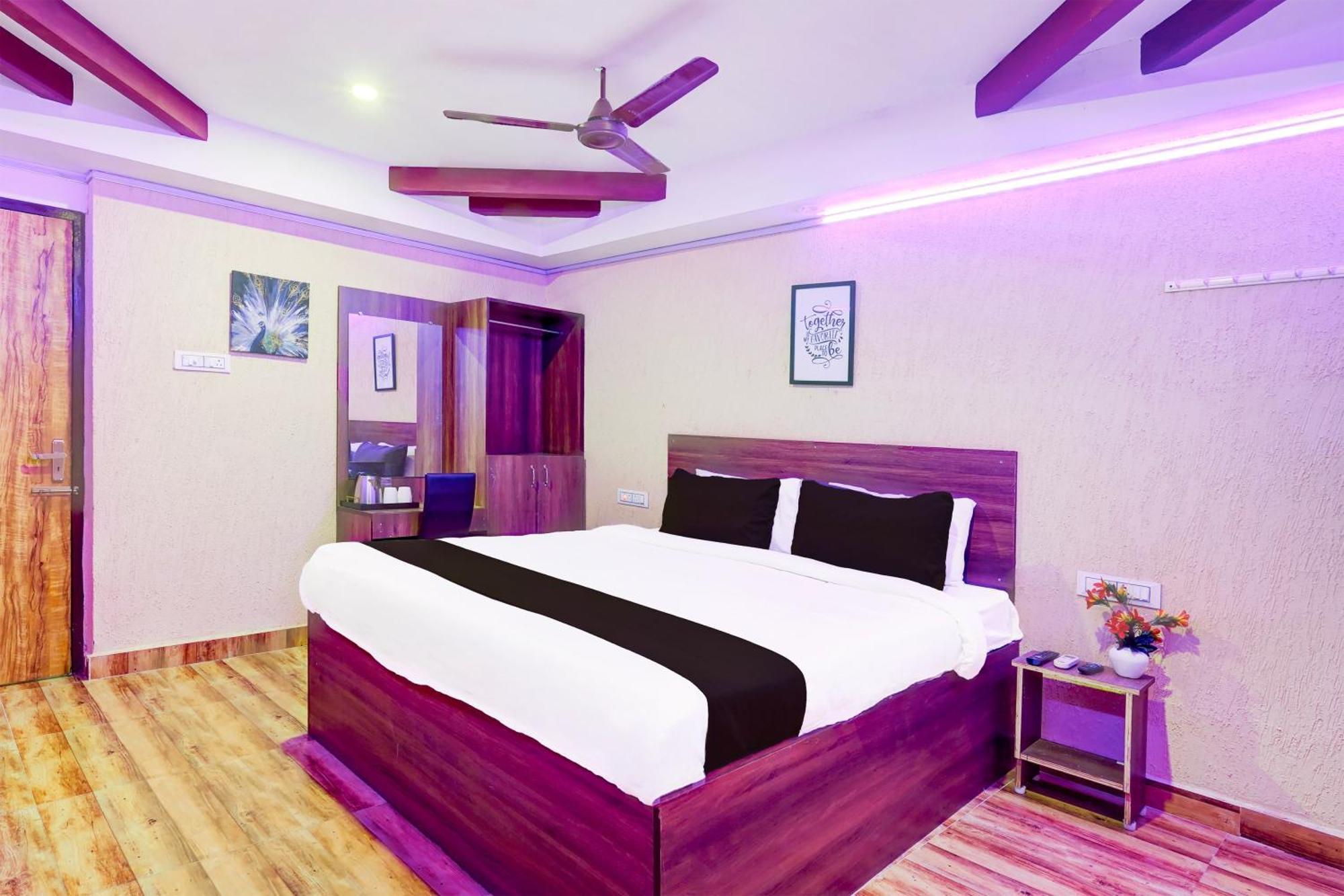 Super O Yazhini Hotel