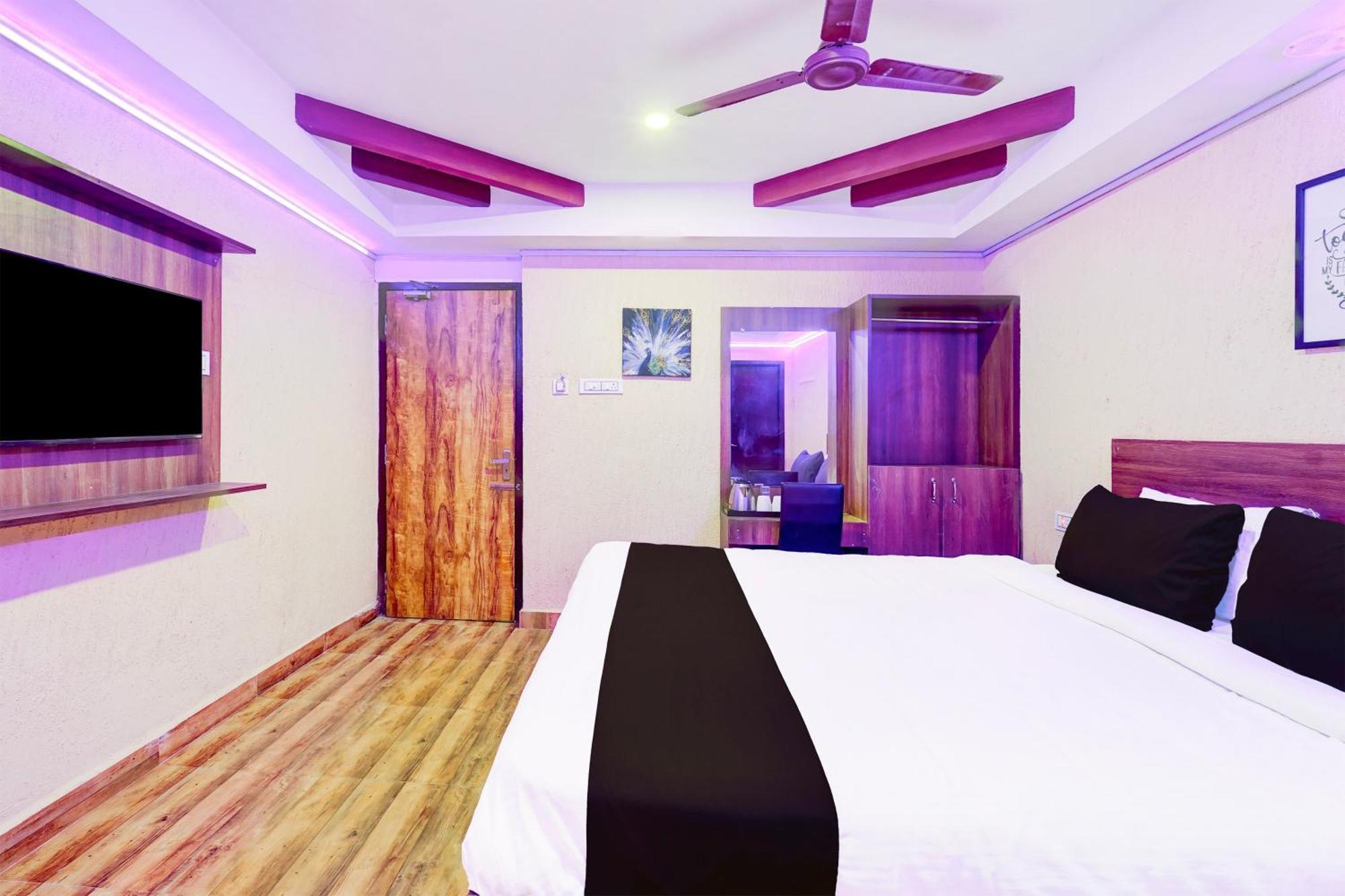 Super O Yazhini Hotel